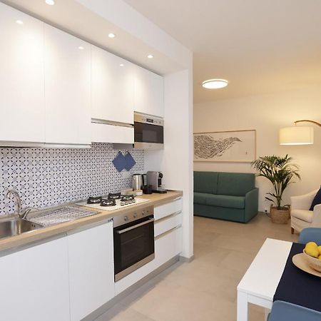 Adamaina - Sea View Apartment With Private Garage 세스트리레반떼 외부 사진