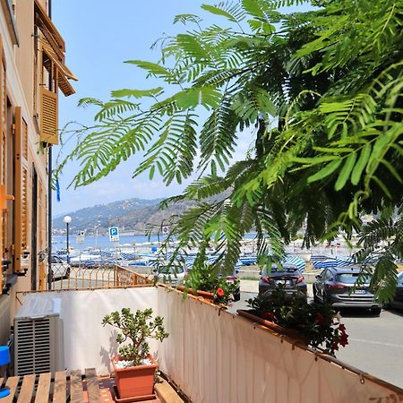 Adamaina - Sea View Apartment With Private Garage 세스트리레반떼 외부 사진