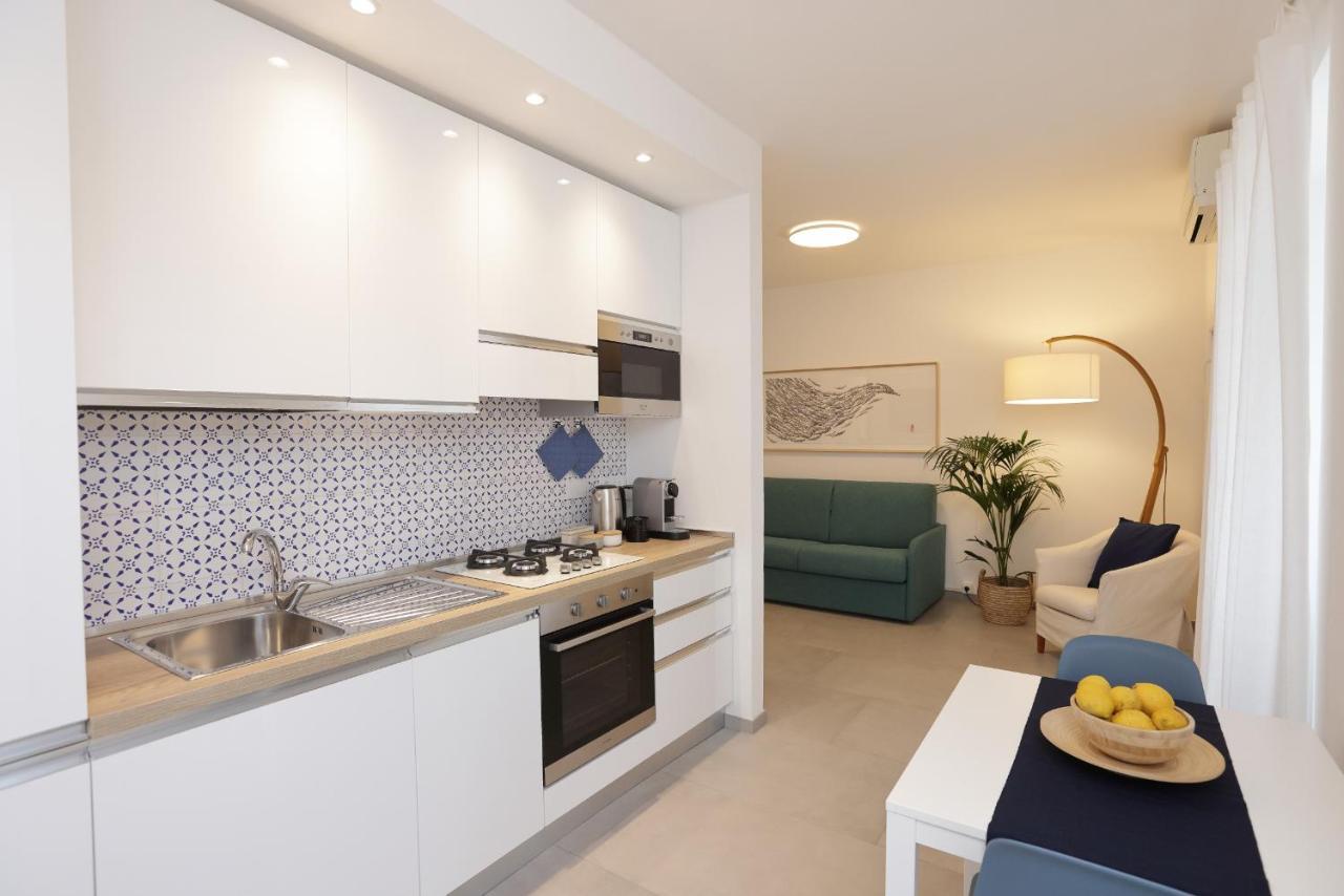 Adamaina - Sea View Apartment With Private Garage 세스트리레반떼 외부 사진