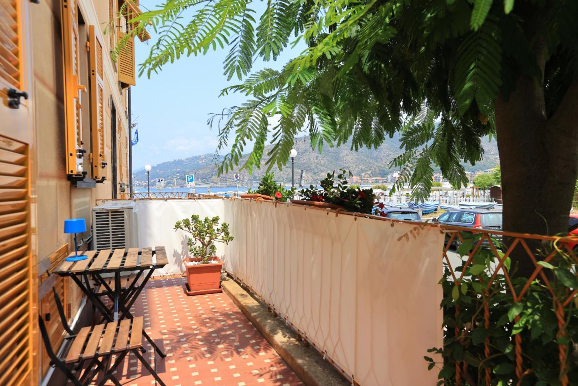 Adamaina - Sea View Apartment With Private Garage 세스트리레반떼 외부 사진